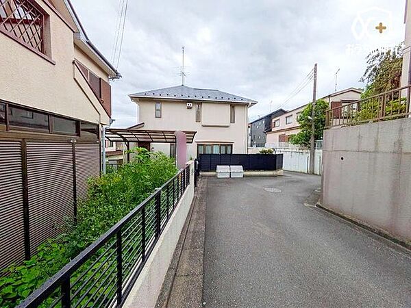 周辺は閑静な住宅街です。
