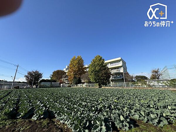 所沢市立北中小学校 徒歩14分。緑の多い落ち着いた環境にある小学校です。 1070m