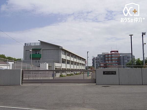 徒歩35分。【入間市立武蔵中学校】バリアフリー　車椅子対応駐車場・入り口あり　 2750m