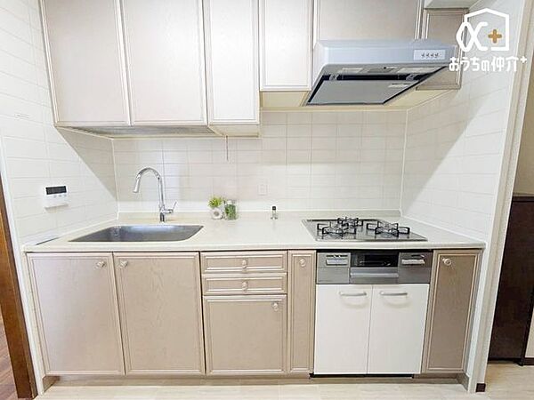 ～Kitchen～毎日使うキッチンだからこそ、食事の準備を楽しい時間に、忙しい時でもスムーズに無駄なく作業できる、お手入れも簡単にできるなど、毎日を楽しくするキッチンスペースに仕上げました。