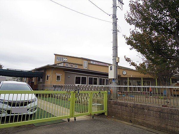 徒歩7分。【こどものくに保育園】保育時間平日7:00～19:00。健康で躍動的な子。どんな環境の中でも自分を十分に発揮できる子。 530m