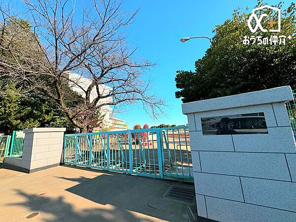 所沢市立上新井小学校 徒歩4分。西武池袋線「西所沢駅」が最寄りの小学校でございます。ご近所の評判も良いです！ 270m