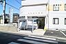 周辺：松本歯科医院 徒歩13分。穏やかで優しい雰囲気の先生がいる病院です。お子様が通うにも安心です。 990m