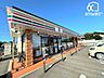 周辺：セブンイレブン所沢荒幡店 徒歩14分。24時間営業なので、急なお買い物にも便利です。飲食物や軽い日用品を販売しております。駐車場；有 1050m
