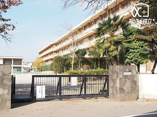 所沢市立南陵中学校 徒歩23分。西武池袋線「所沢駅」近くの広々とした敷地がある中学校でございます。周辺からの評判も良いです！ 1830m
