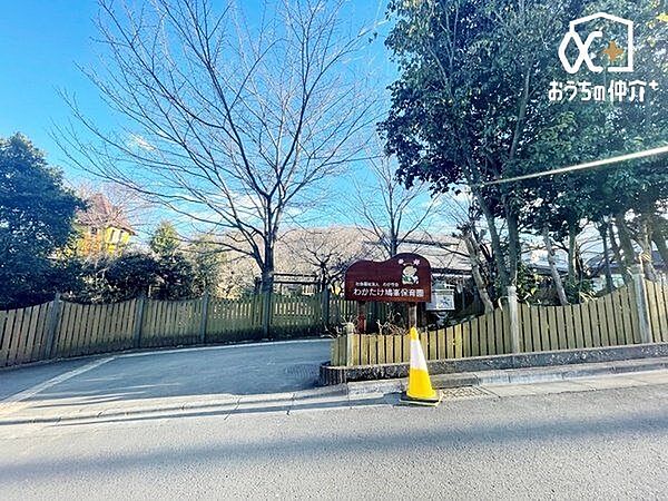わかたけ鳩峯保育園 徒歩11分。大きな通りに面している行きやすい保育園でございます。 810m