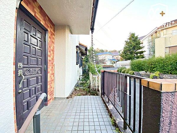 「落ち着いた」「静かな」街並みのため騒音が少なく、のんびりと暮らせます。また、街全体で防犯対策に積極的な住宅街も多く、子どもと一緒に住んでいる親にとっても、比較的安心して住みやすい住宅街となります。