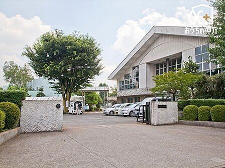 所沢市立明峰小学校 徒歩6分。西武新宿線「航空公園駅」が最寄りの小学校でございます。ご近所の評判も良いです! 470m