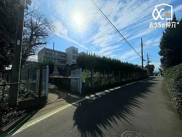 所沢市立林小学校 徒歩6分。西武池袋線「狭山ヶ丘駅」が最寄りの小学校でございます。ご近所の評判も良いです！ 460m