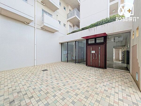 エントランス◇実際に現地に足を運んでみませんか？広告ではわからない物件情報をお確かめください。ご不明な点はスタッフまで、お気軽に!
