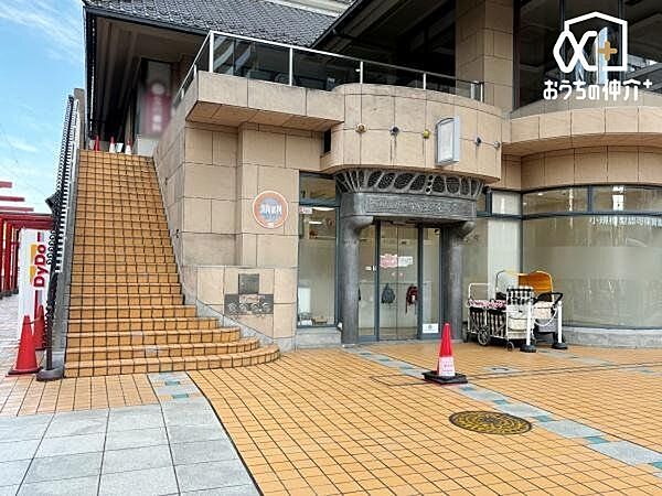 LONLON保育園 徒歩5分。小規模型保育施設（6ヶ月～2歳児）。近隣にたくさんの公園、広場があり、お散歩や外遊びも行いやすい環境です！ 400m