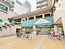 周辺：マルエツ所沢御幸町店 徒歩4分。品揃え豊富なスーパーマーケットでございます。近隣の方々でいつも賑わっております。駐車場もございます。 290m