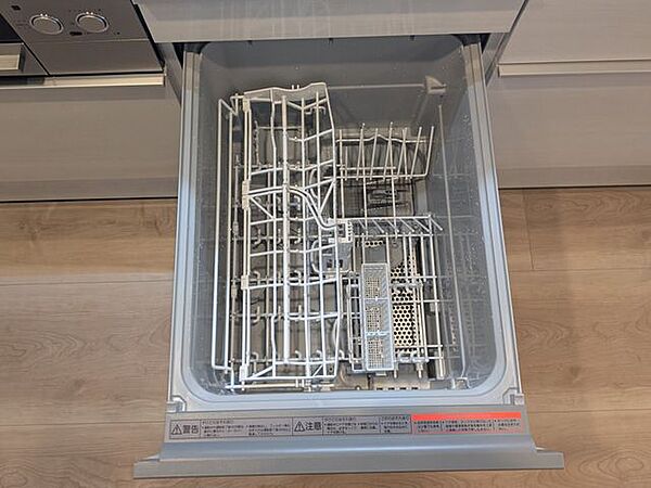 家事の負担を軽減するビルトイン食洗機付き！毎日の洗い物から解放された時間でゆったり家族団らんを。