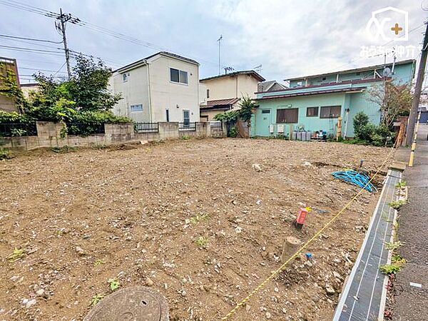 小学校まで徒歩11分。小さなお子様をお持ちのご家庭に安心の住環境です。学校が近いと朝の忙しい時間にも余裕が生まれ家族の時間も増えそうですね。