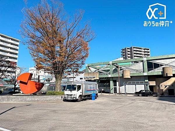 東久留米駅 西口(西武 池袋線) 徒歩37分。東久留米駅西口周辺には市役所、買い物施設等、周辺環境が整っています。 バスロータリーもございますのでバス便も便利です。 2940m