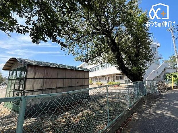 東久留米市立第二小学校 徒歩11分。駅から数分という立地条件にもかかわらず,学校の周囲には畑が点在し落ち着き恵まれた教育環境にあります。 860m