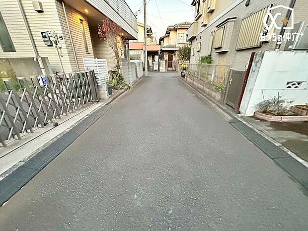 子育てファミリーはもちろん、ゆったりと暮らしたい方にもおすすめしたい、住環境になっております。自然と生活利便性のバランスのとれた立地です。