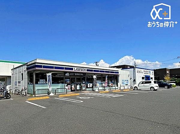 ローソン アクロスプラザ東久留米店 徒歩11分。駐車場が広くゆったりとしているので、駐車が楽です！お隣にはスギ薬局があります。 820m