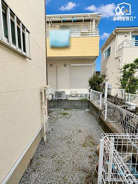 戸建ならではのゆとりある空間。ちょっとしたガーデニングなどいかがでしょうか？