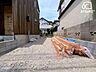 駐車場：駐車場付きなら駐車場費用を節約でき、さらに自転車置き場や物置としても利用すれば、駐輪場代やトランクルーム代の節約にもつながるでしょう。車を停めていない間は子どもが遊ぶスペースとしても活用できます。