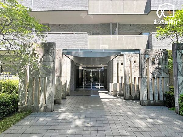 安心の常駐管理でオートロックも完備されておりマンションならではの防犯性が魅力です。