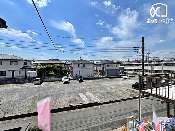 周囲を見渡せる眺望が、住まいにゆとりと安らぎを演出。時間帯によって表情が変わる景色も楽しめます。