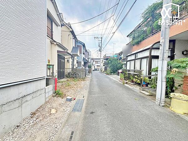 北側4ｍ公道の様子です。徒歩10分圏内にスーパー、コンビニ、病院、公園等揃い生活環境良好な立地です。