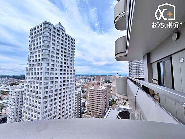 日当たり良好で爽やかな風が心地よいバルコニー。