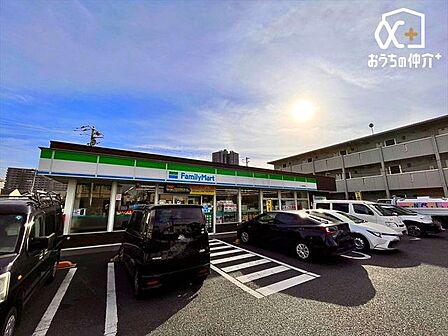 ファミリーマートふじみ野駒林店 徒歩7分。24時間営業のコンビニエンスストア 560m