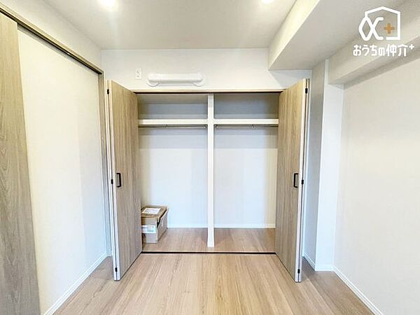 落ち着いた雰囲気の寝室は、一日の疲れをやさしく癒してくれる空間。ゆったりとした時間を過ごせます。
