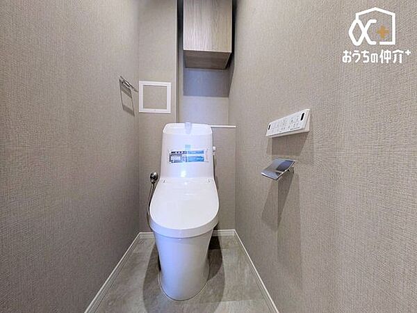 デザイン性と機能性が調和する温水洗浄トイレ。癒しと清潔さが生まれるワンランク上の空間。