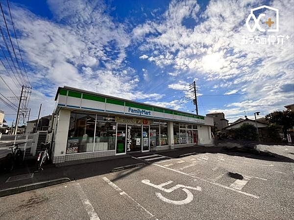 ファミリーマート富士見京塚店 徒歩8分。24時間営業のコンビニエンスストア。 630m