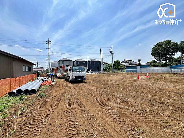 周囲に高い建物もなく開放的な立地です。