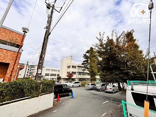 水谷小学校 徒歩10分。交番や公民館がすぐ近くにある小学校です。 760m