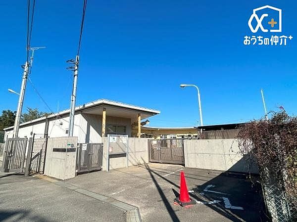 西堀保育園 徒歩11分。定員：100名　西堀小学校の付近に立地。 保育可能年齢／満6か月から 園庭開放／水曜日　午前中に限る 810m