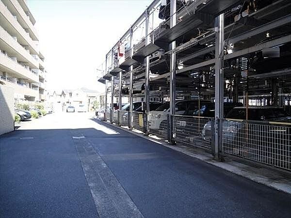 敷地内駐車場（空き状況は担当者にご確認ください）