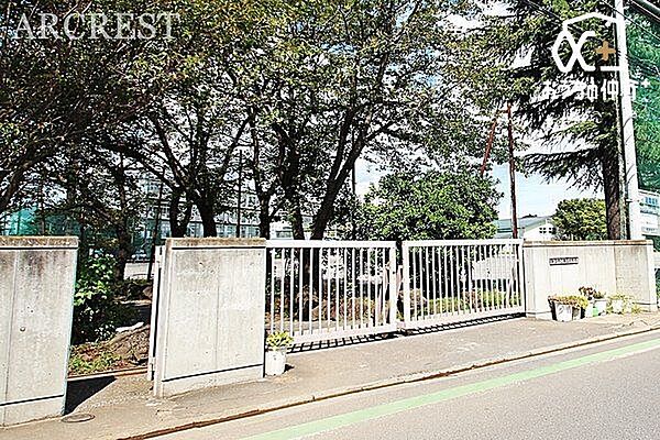 新座市立第三中学校 徒歩18分。【学校教育目標】　自ら学ぶ　心豊かに　たくましく 【目指す学校像】　生徒一人一人の力が伸びる学校 1380m