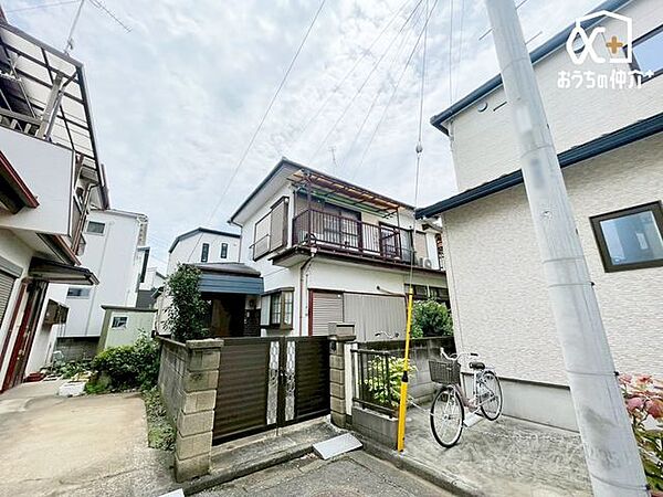 周囲に高い建物もなく開放的な立地です。