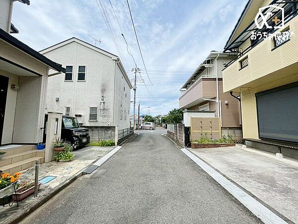 落ち着いた雰囲気が漂う住宅街。ゆったりと暮らしたい方にもおすすめしたい、静かで心地良い住環境になっております。皆様のお問い合わせお待ちしております！