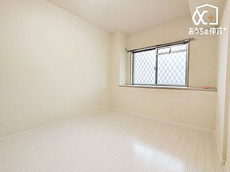 洋室(約6.0帖)玄関側に位置する、独立性の高い静かなお部屋です 。