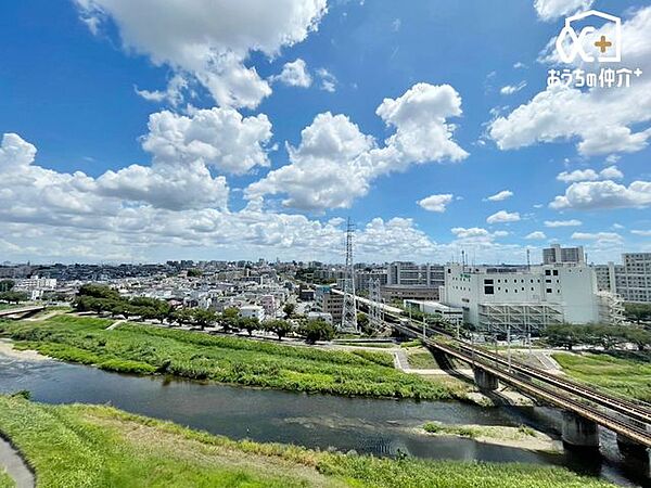 バルコニーからの眺望です！天気の良い日には青空が広がります！