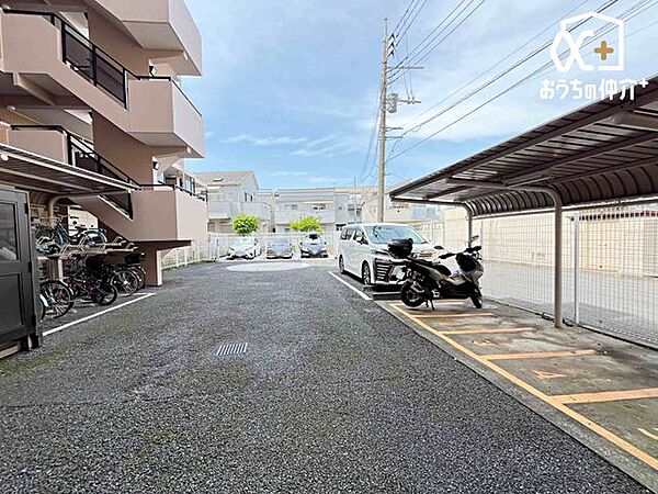 敷地内駐車場の様子です。