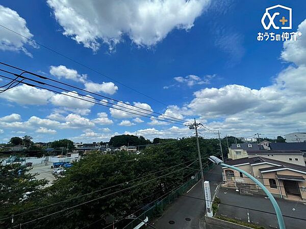 周囲を見渡せる眺望が、住まいにゆとりと安らぎを演出。時間帯によって表情が変わる景色も楽しめます。