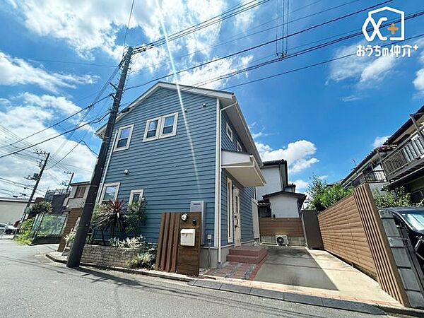 西武池袋線「ひばりヶ丘」駅まで徒歩17分。小学校、中学校まで徒歩9分。お買い物施設も徒歩5分以内に揃います。