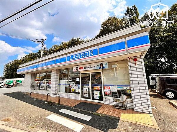 ローソン三芳藤久保店 徒歩8分。営業時間：24時間 駐車場：有 630m