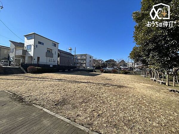 北野中央公園 徒歩12分。 900m