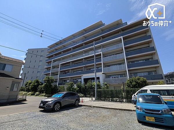落ち着いた雰囲気が漂う住宅街。ゆったりと暮らしたい方にもおすすめしたい、静かで心地良い住環境になっております。