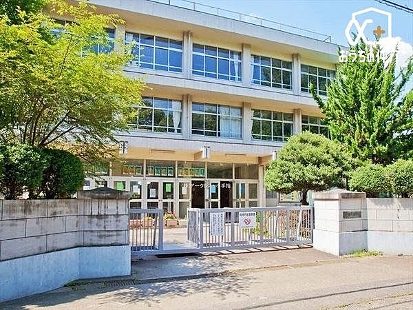 徒歩29分。所沢市立美原中学校 2250m