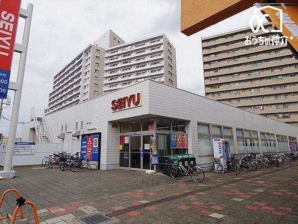 西友所沢ニュータウン店 徒歩3分。品揃え豊富な西友でございます。近隣の方々でいつも賑わっております。 170m