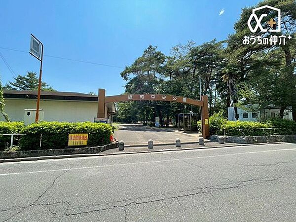 緑町中央公園 徒歩14分。 1050m